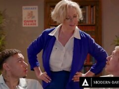 MODERN-DAY SINS - Librarian Dee Williams Has DP ANAL CREAMPIE After Catching Students Wanking!