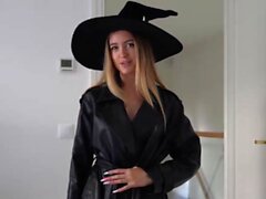 A Witch at a Halloween Party got a Creampie in her Pussy