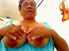 Colombian mature fingering on webcam (no sound)