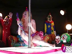 Clown Leya Falcon messes with her minge